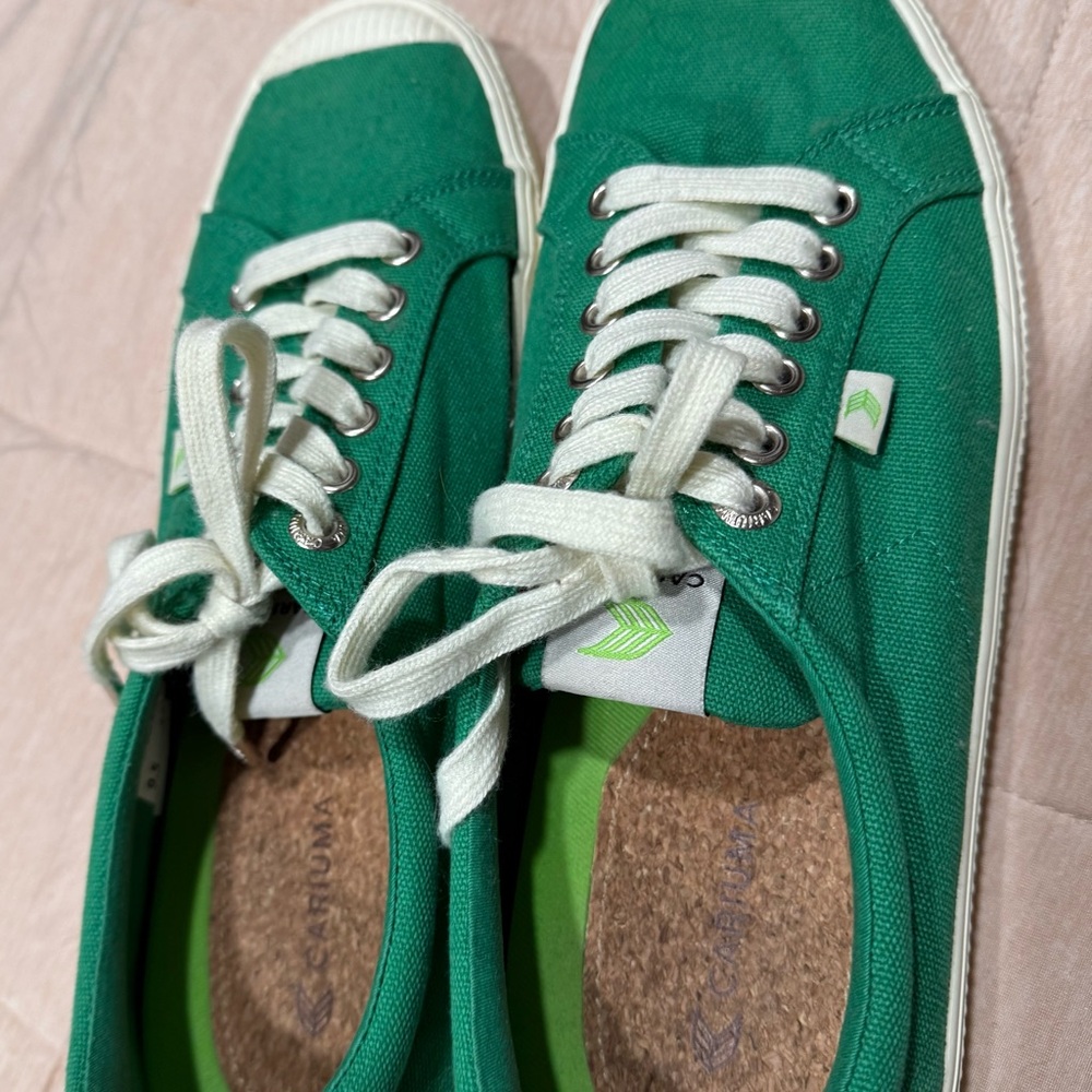 Cariuma OCA Low Green Canvas Sneaker